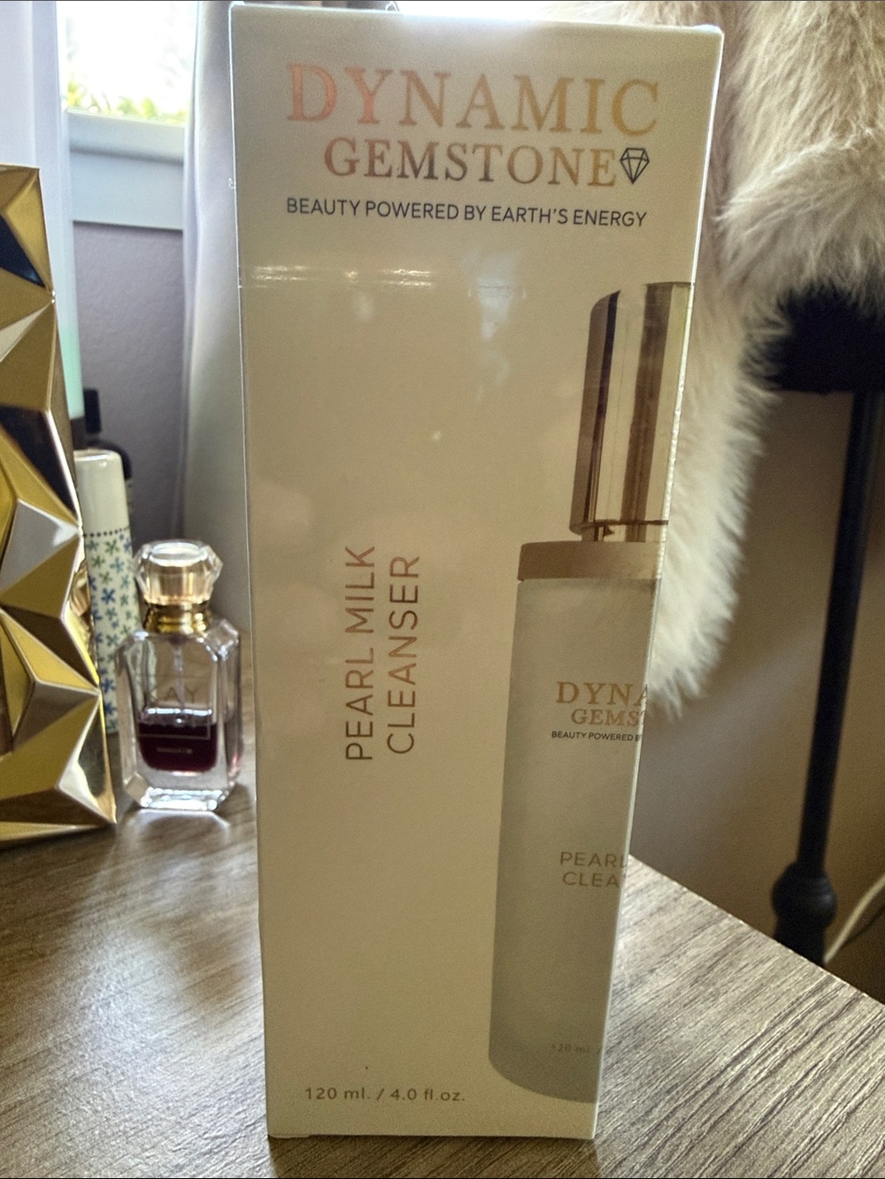 Dynamic Gemstone Pearl Milk Cleanser - White & Gold